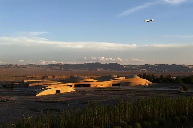 1560300562853587.jpg 敦煌莫高窟游客服務(wù)中心01.webp.jpg